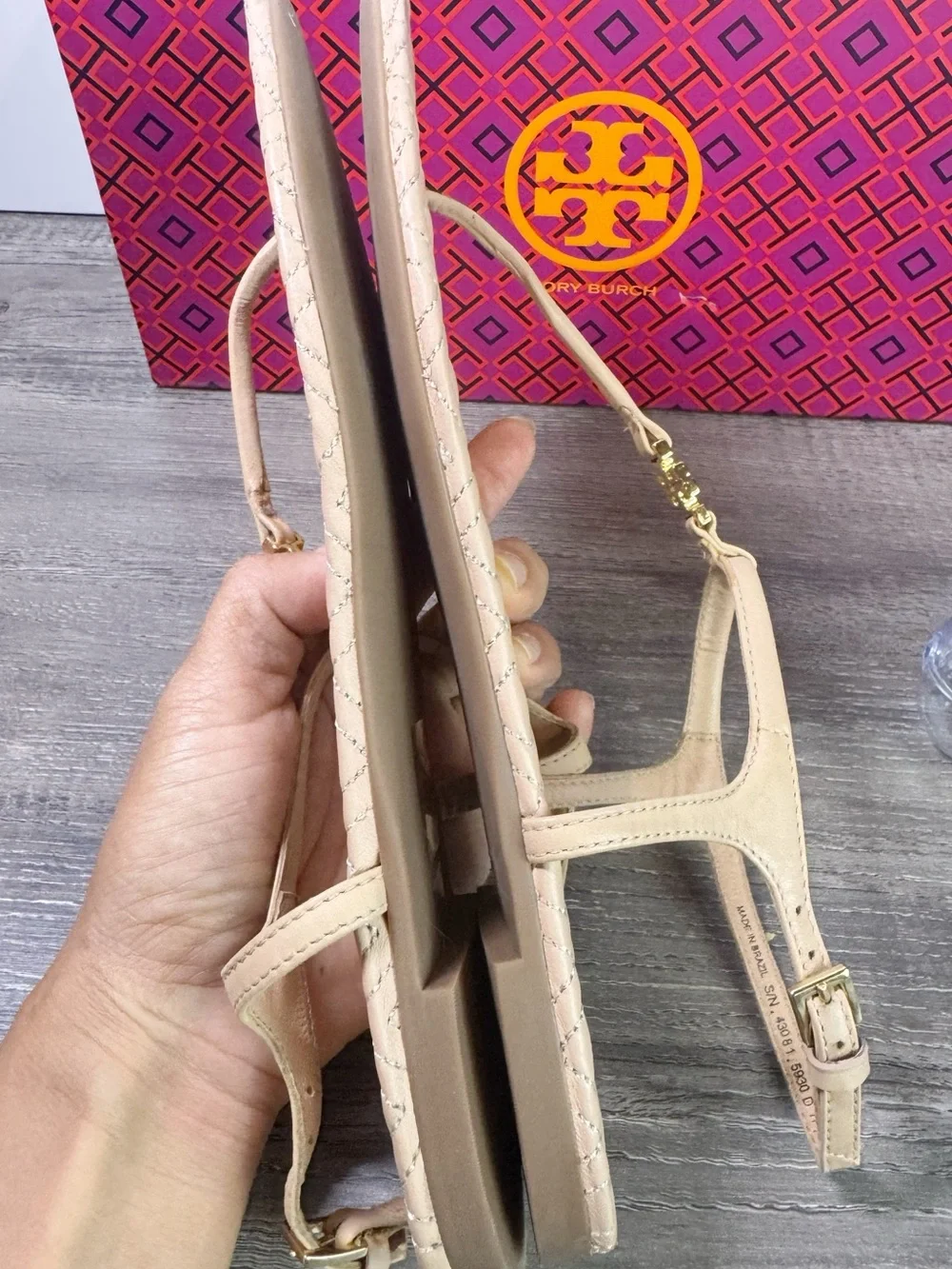 Tory Burch Marion Quilted Nude Beige Logo T-Strap Sandals size 8.5 IMMACULATE